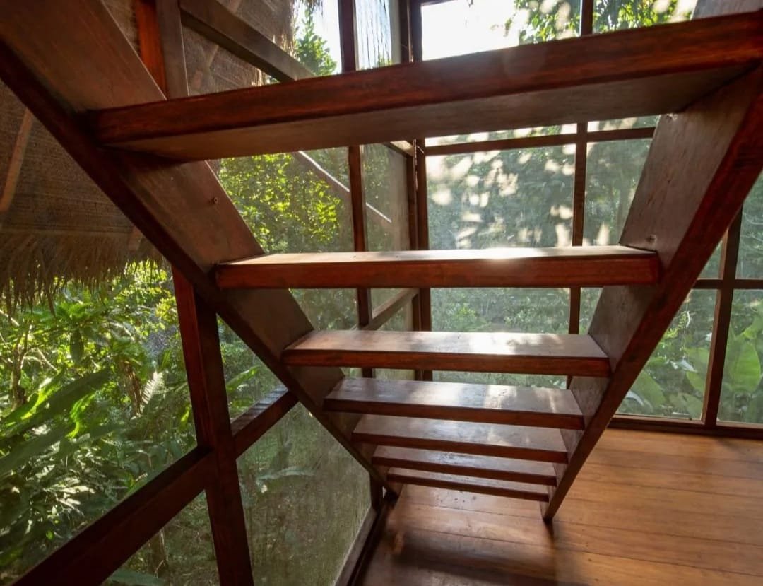 Exclusividad natural: Venta de lodge rodeado de árboles y río en Tarapoto